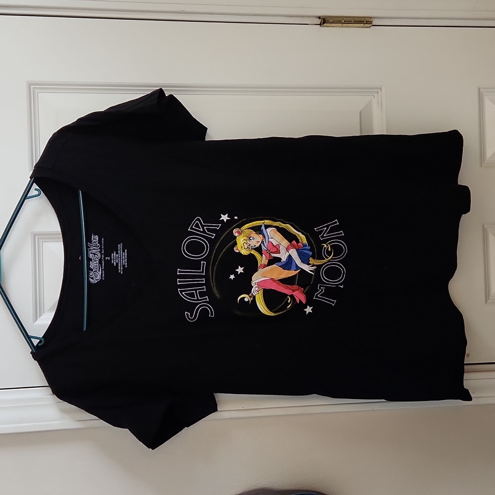 Torrid size 2 sailor moon tee black